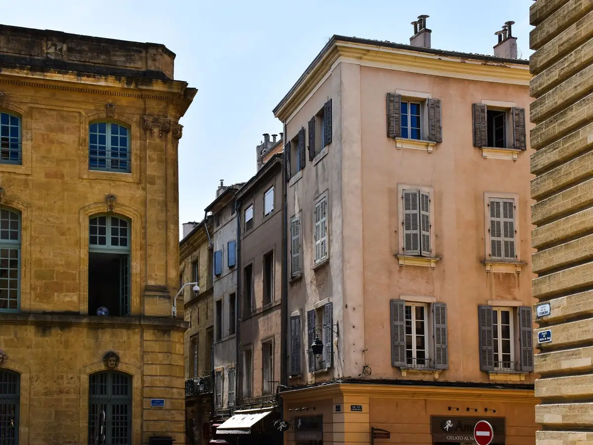 Découvrez l'architecture historique charmante d'Aix-en-Provence, en France